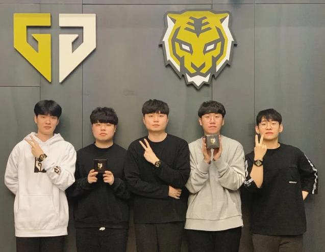 赛都备受关 赛都备受关